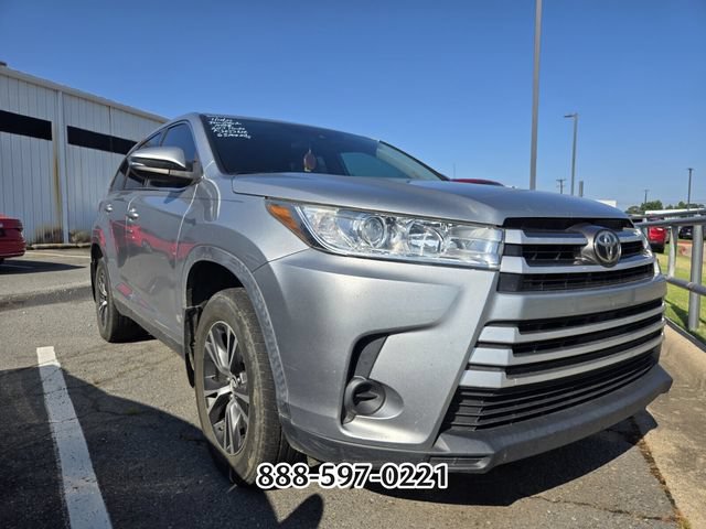 Used 2019 Toyota Highlander LE FWD image 11