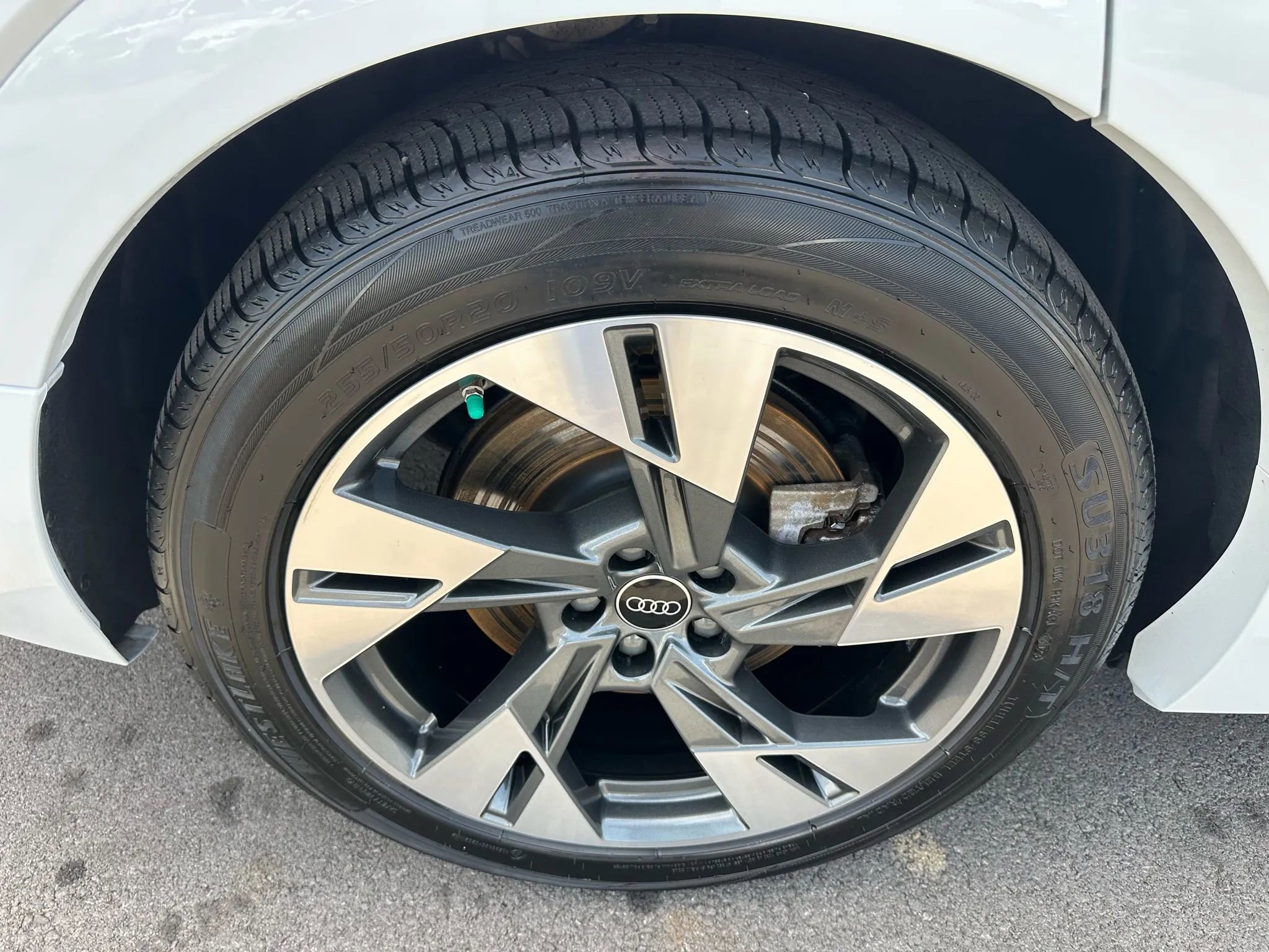 Used 2022 Audi e-tron Premium w/ Convenience Plus Package image 16