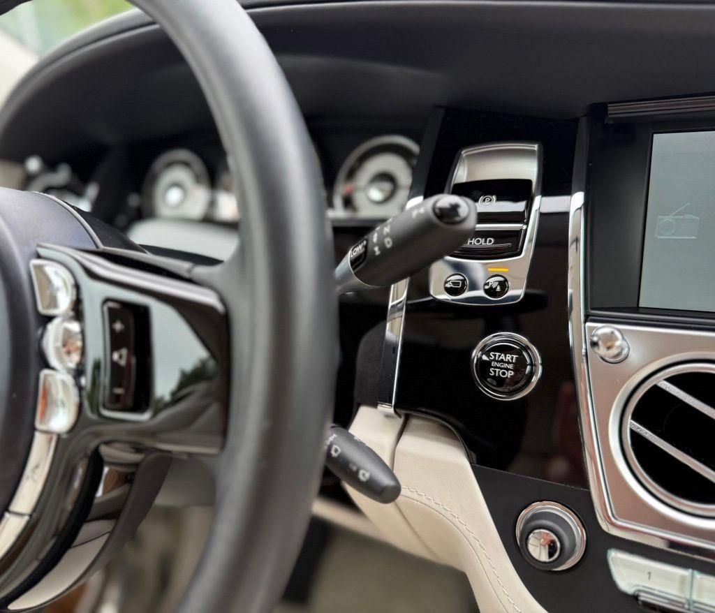 Used 2015 Rolls-Royce Wraith RWD image 30