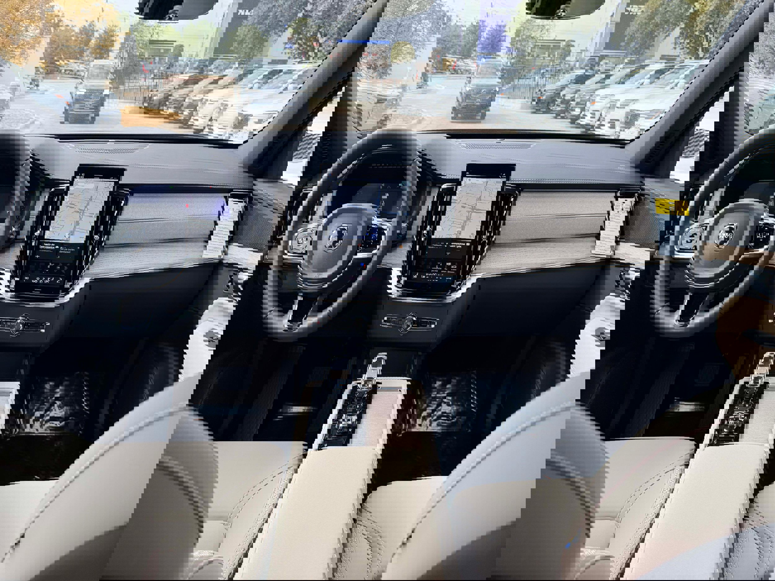 New 2026 Volvo XC90 B6 Plus w/ Protection Package Premier image 18