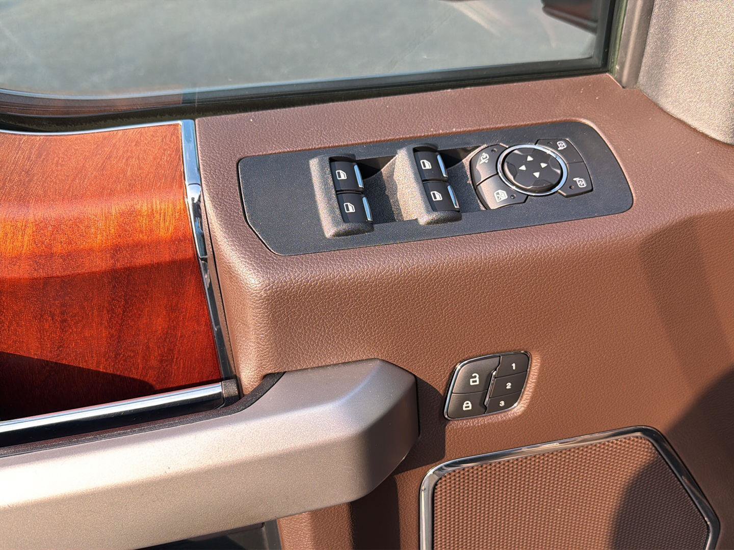 Used 2019 Ford F150 King Ranch w/ Equipment Group 601A Luxury AWD/4WD image 37