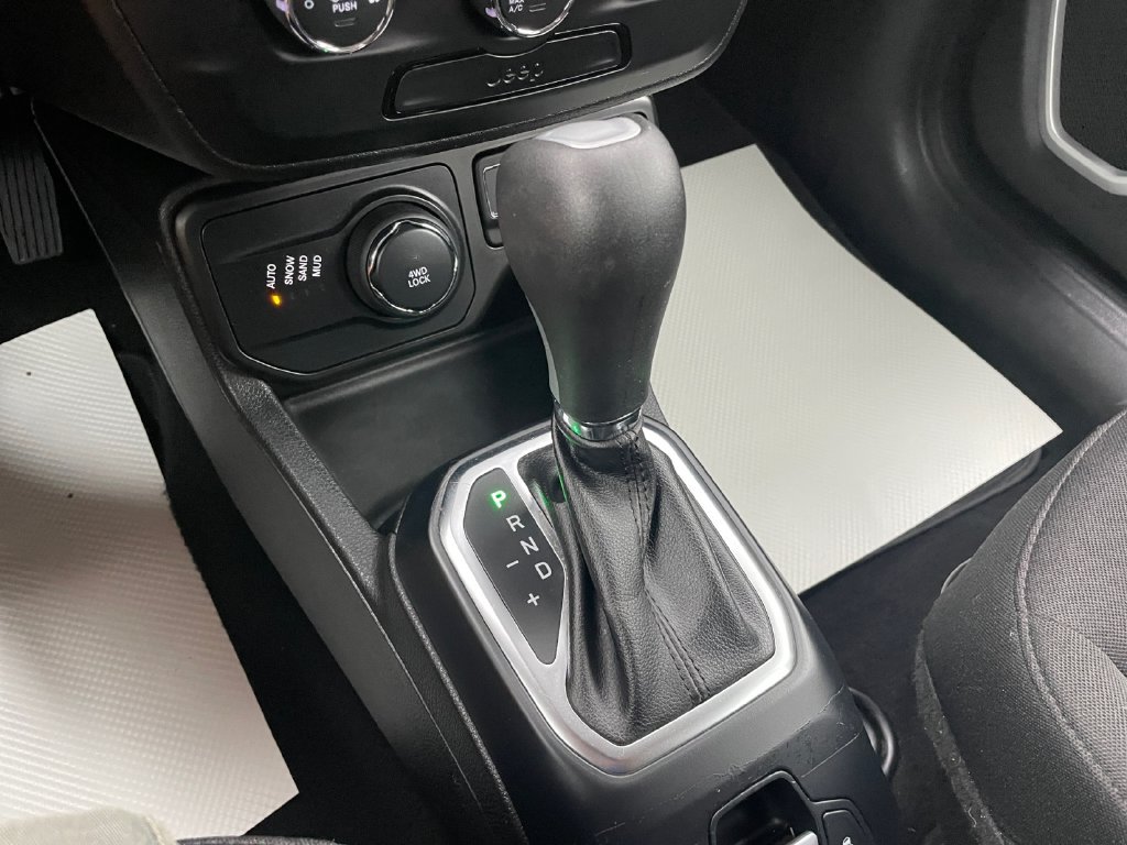 Certified 2018 Jeep Renegade Sport w/ Power & Air Group AWD/4WD image 32