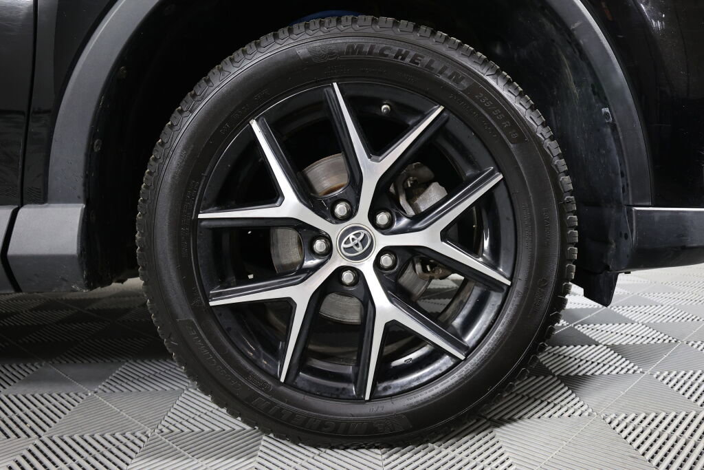 Used 2016 Toyota RAV4 SE image 6