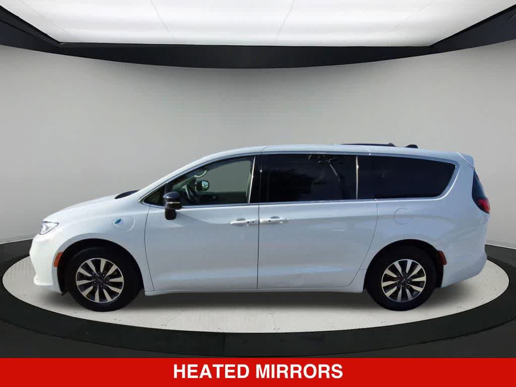 Used 2024 Chrysler Pacifica Limited FWD image 3