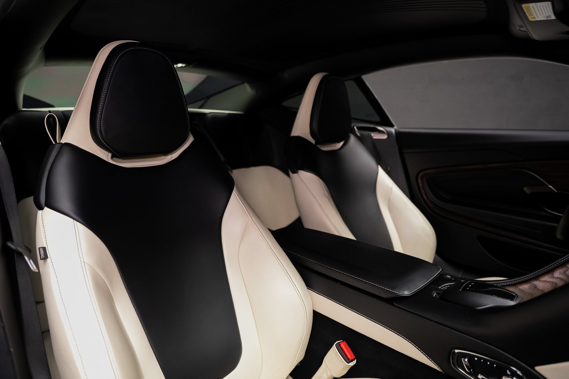 Used 2018 Aston Martin DB11 V12 RWD image 59