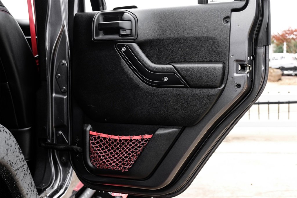 Used 2017 Jeep Wrangler Unlimited Rubicon image 46