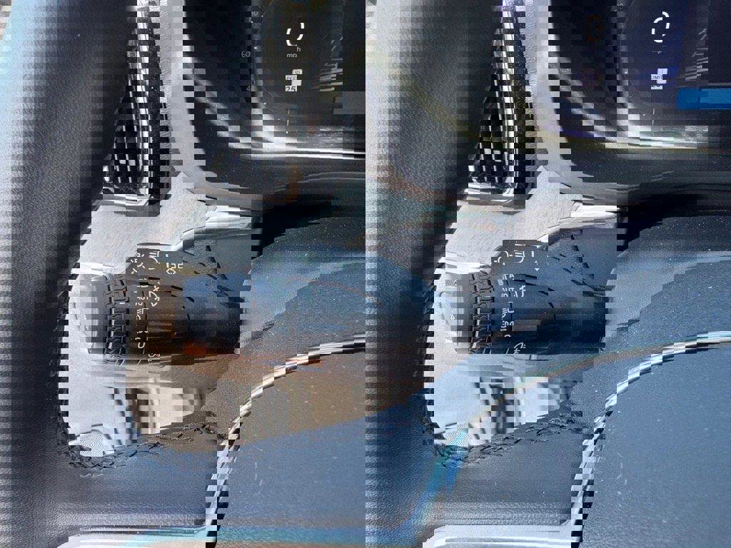 Certified 2025 Volvo XC60 B5 Plus w/ Protection Package Premier image 20