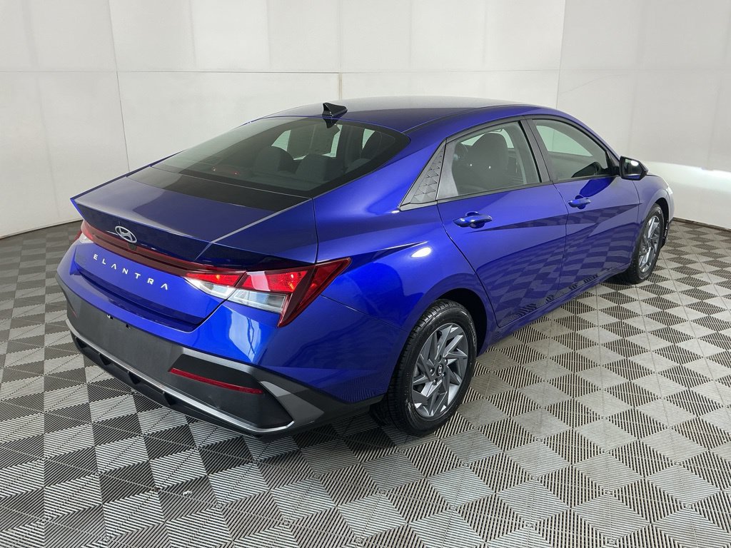 Used 2024 Hyundai Elantra SEL FWD image 7