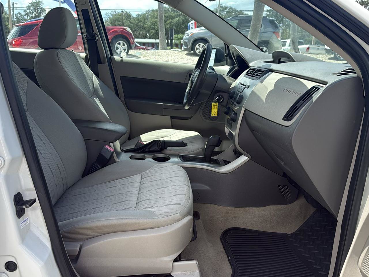 Used 2011 Ford Focus SE w/ 201A Rapid Spec Order Code FWD image 9
