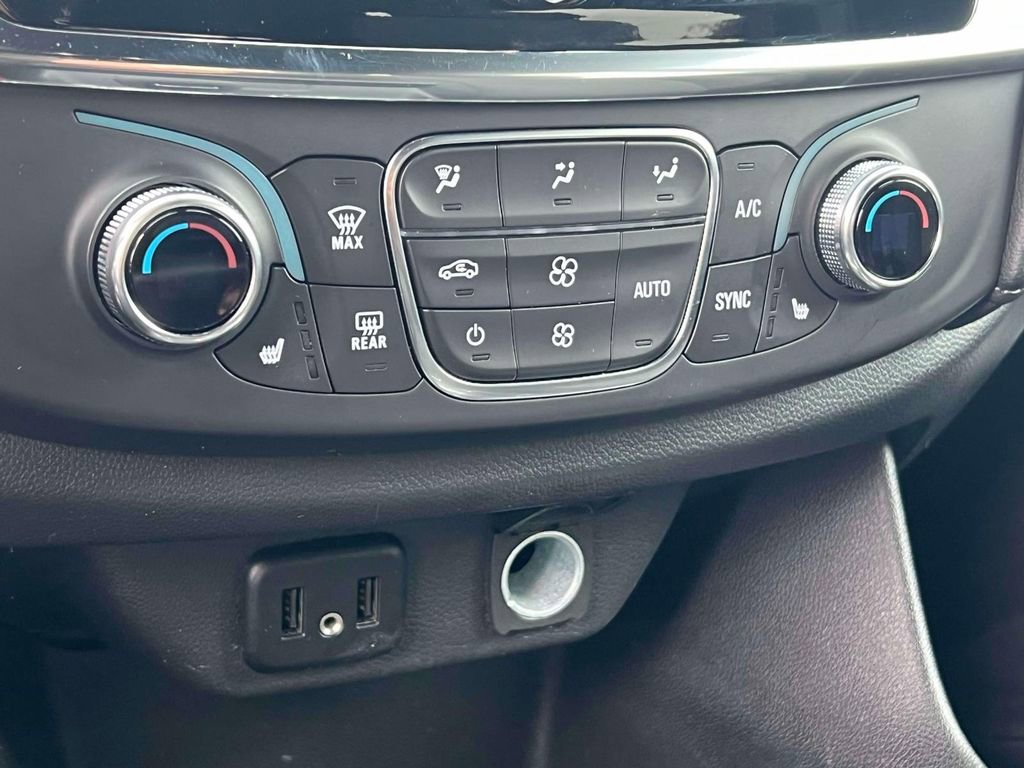 Used 2023 Chevrolet Traverse LT FWD image 32