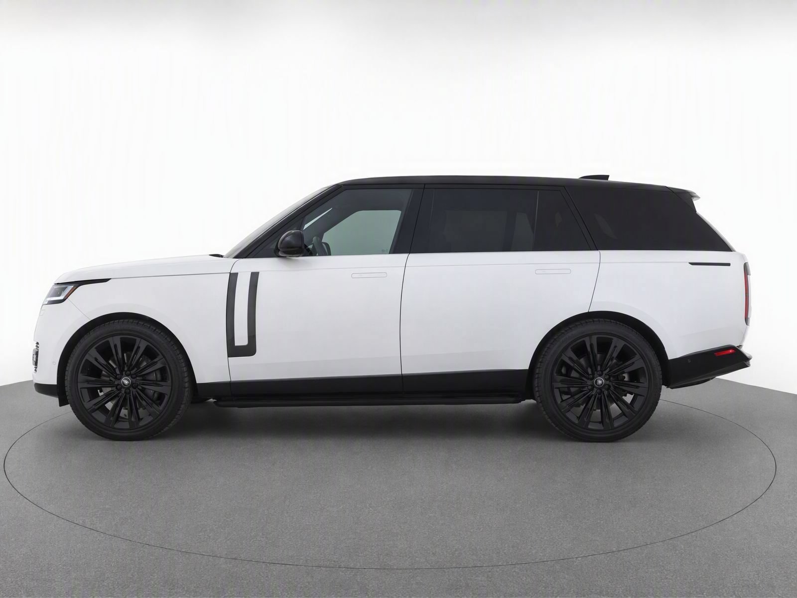 Used 2025 Land Rover Range Rover Long Wheelbase SE AWD/4WD image 2