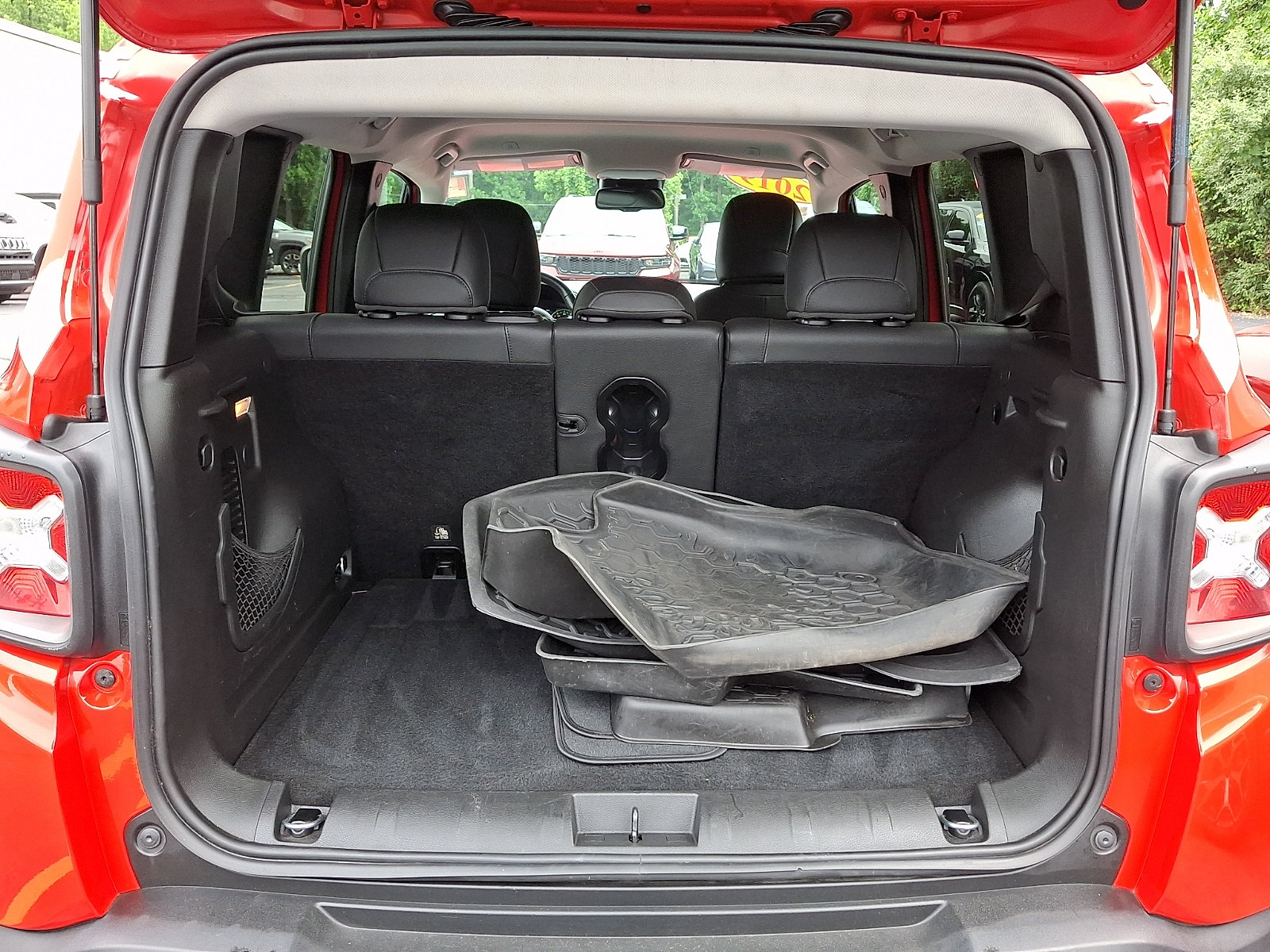 Certified 2019 Jeep Renegade Limited w/ UConnect 8.4 Nav Group AWD/4WD image 29