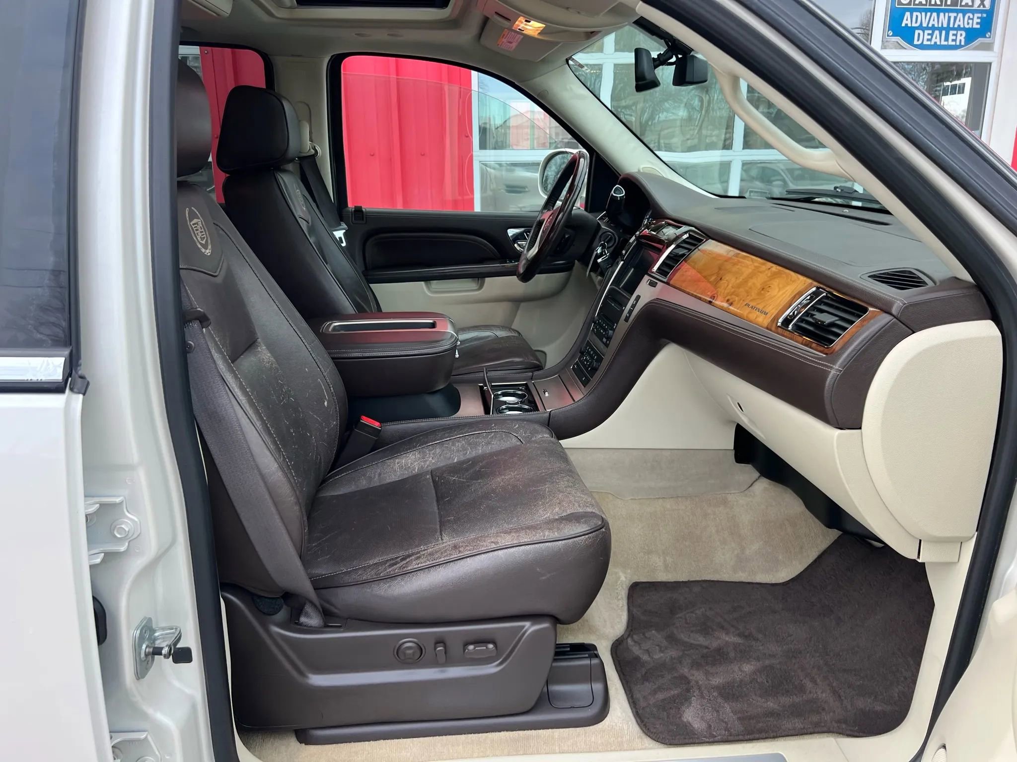 Used 2010 Cadillac Escalade Platinum image 14