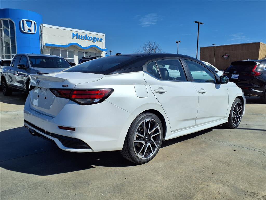 Used 2025 Nissan Sentra SR w/ SR Premium Package image 2