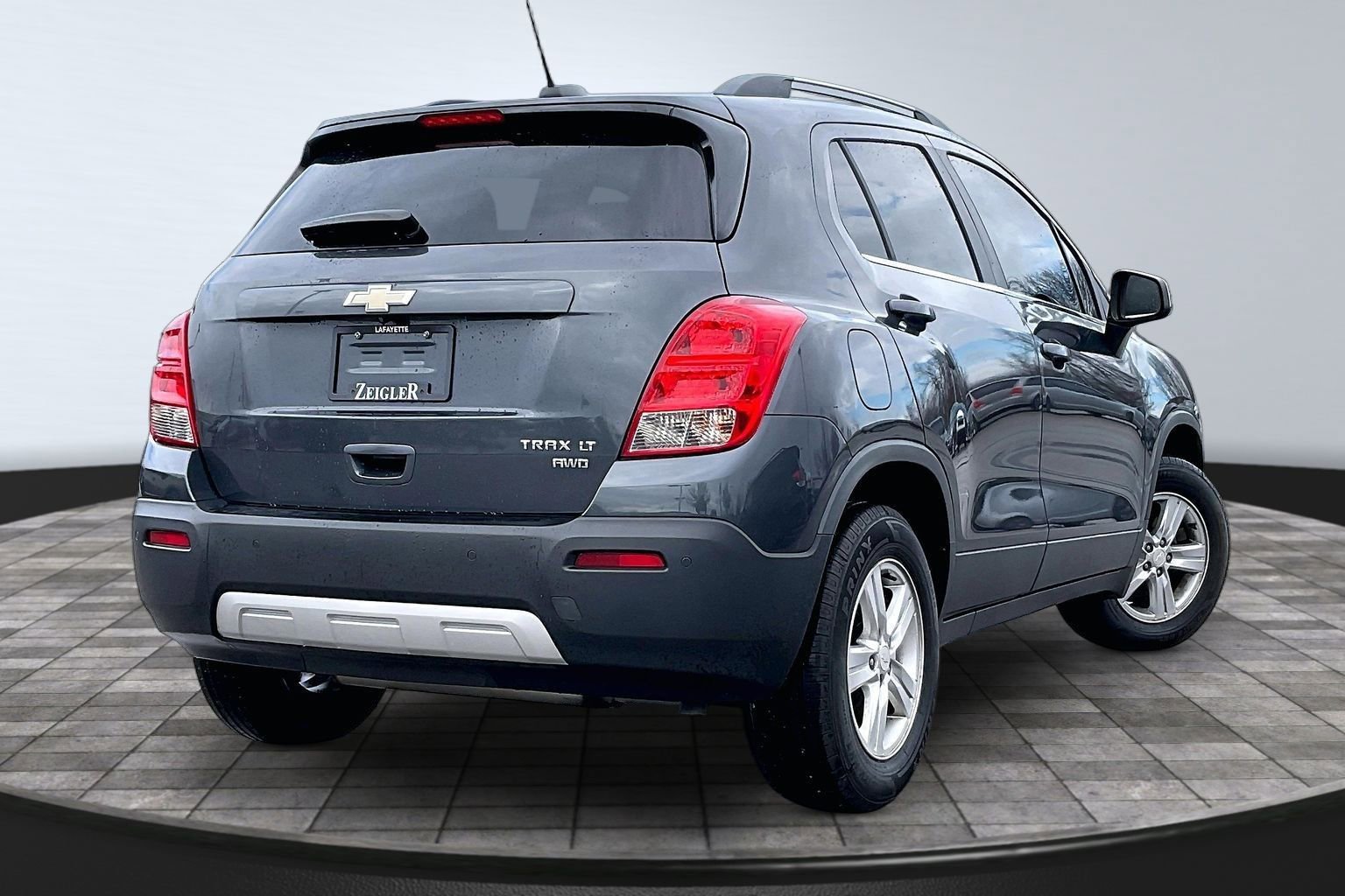 Used 2016 Chevrolet Trax LT w/ LT Sun and Sound Package image 2