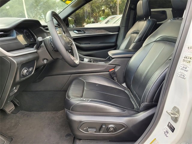 Used 2024 Jeep Grand Cherokee L Limited w/ Luxury Tech Group II image 12