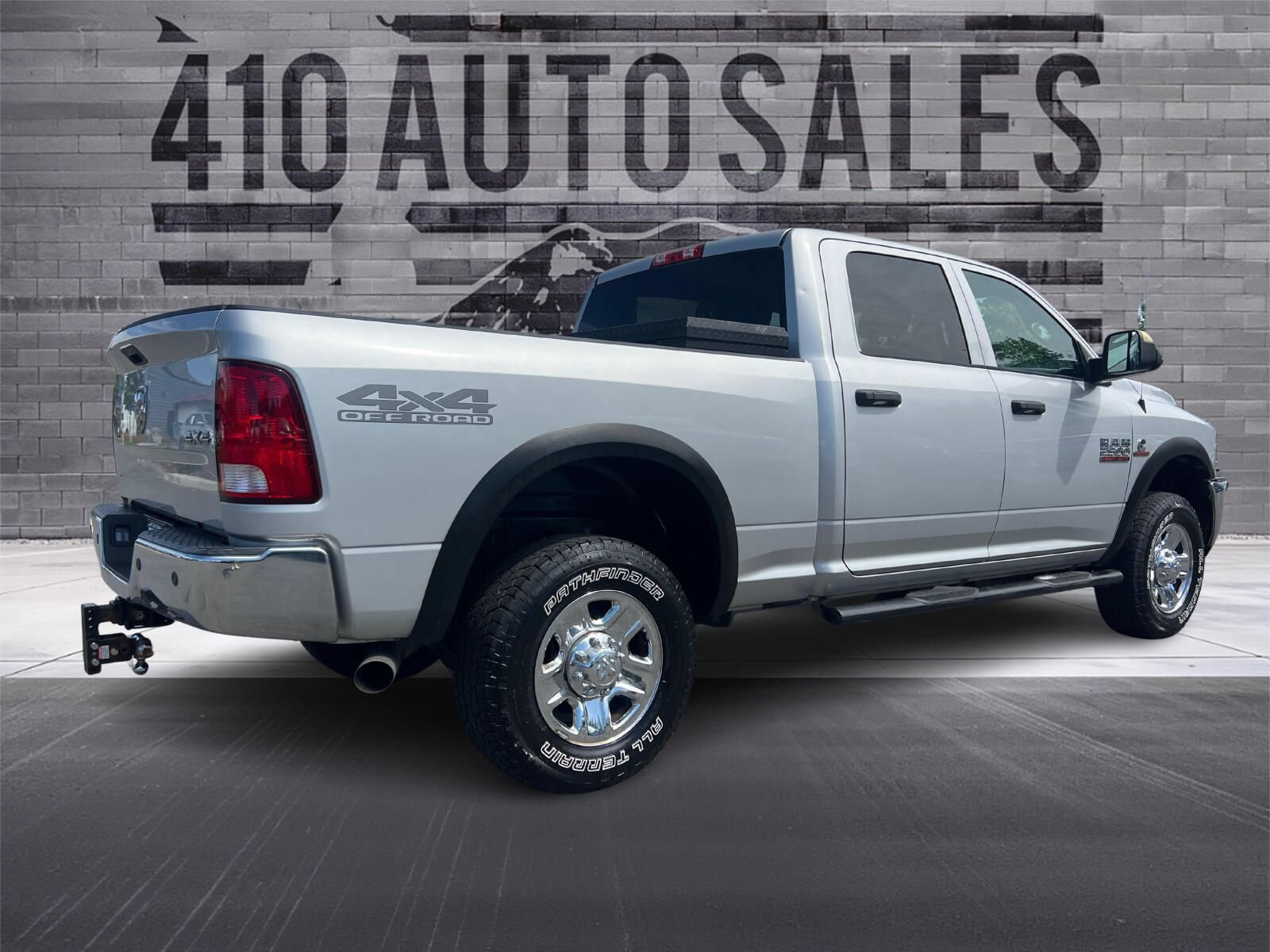 Used 2017 RAM 2500 Tradesman w/ Chrome Appearance Group AWD/4WD image 4
