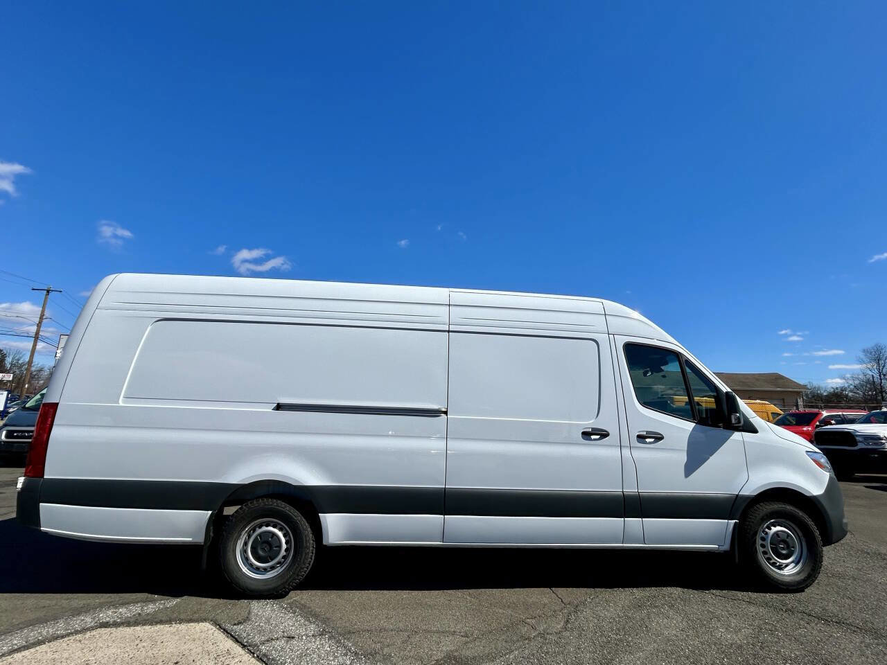 Used 2025 Mercedes-Benz Sprinter 2500 image 1