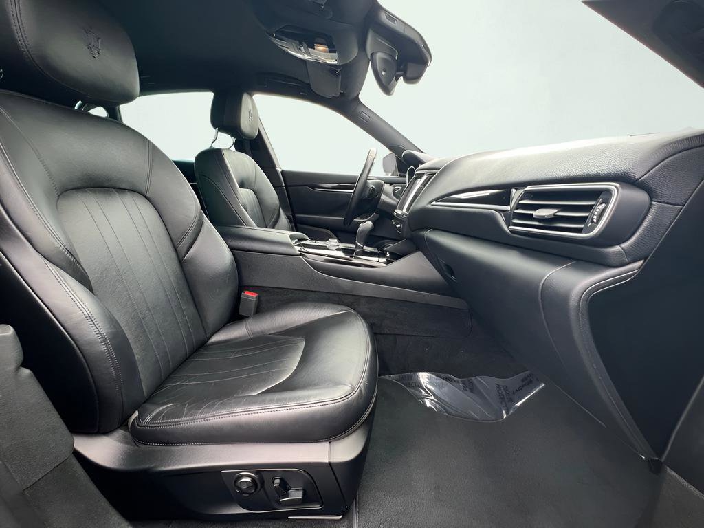 Used 2017 Maserati Levante image 29