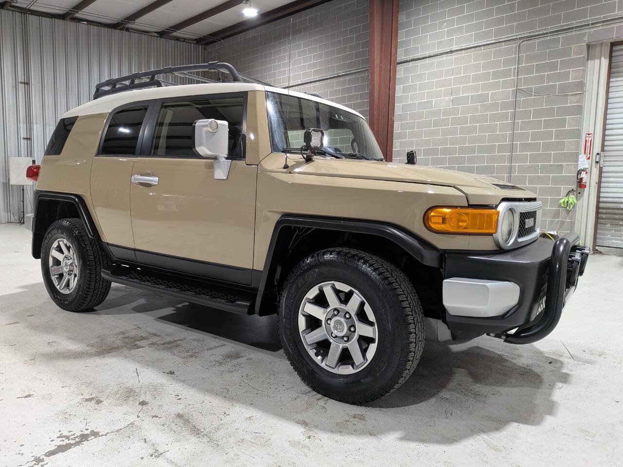 Used 2014 Toyota FJ Cruiser 4WD w/ Upgrade Package image 6
