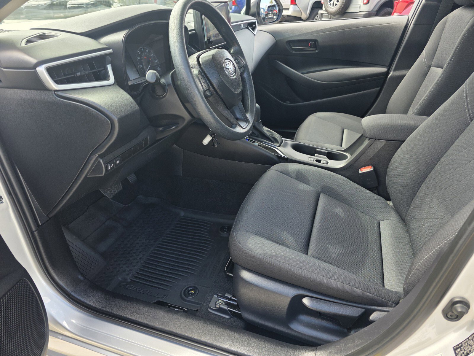 Used 2025 Toyota Corolla LE FWD image 8
