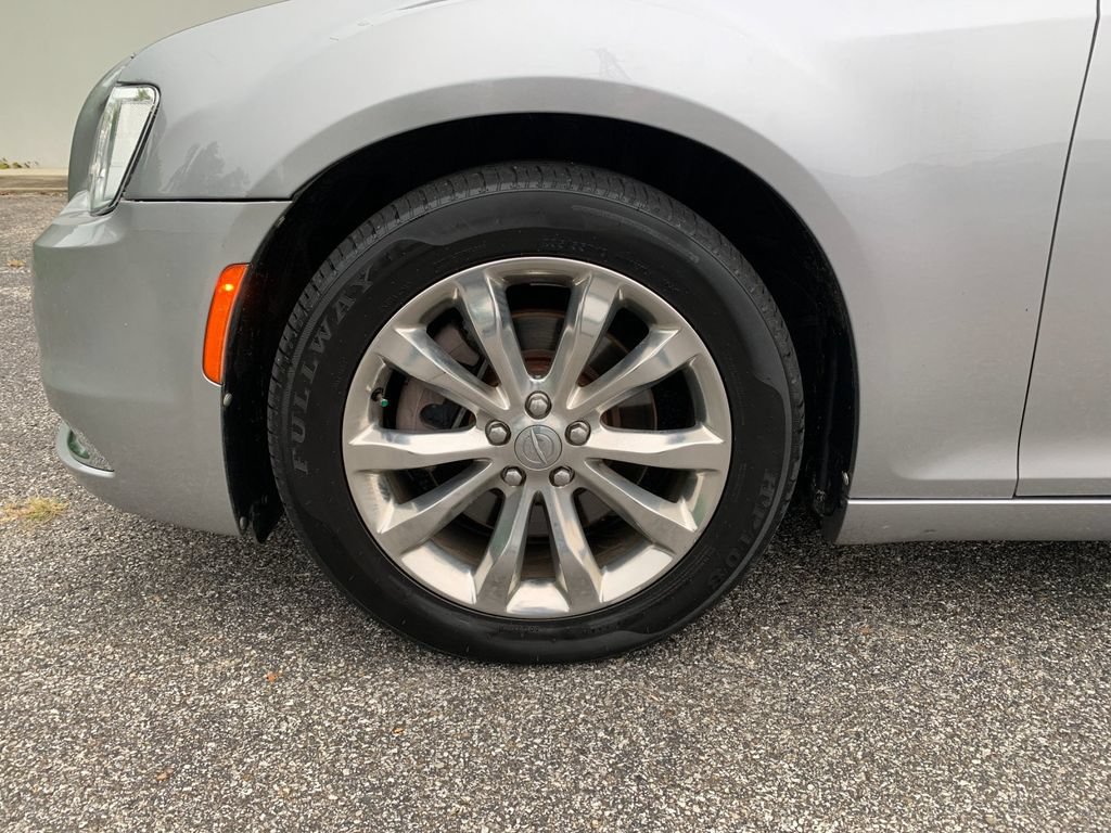 Used 2017 Chrysler 300 C AWD/4WD image 33