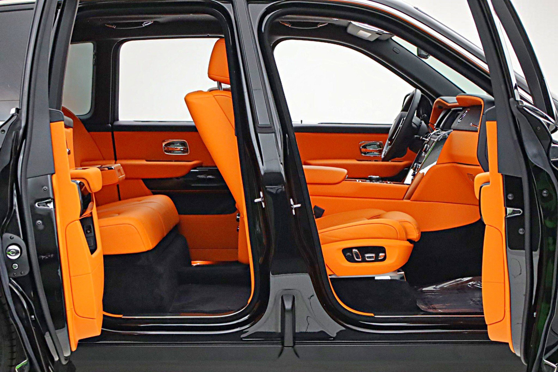 Used 2022 Rolls-Royce Cullinan AWD/4WD image 14