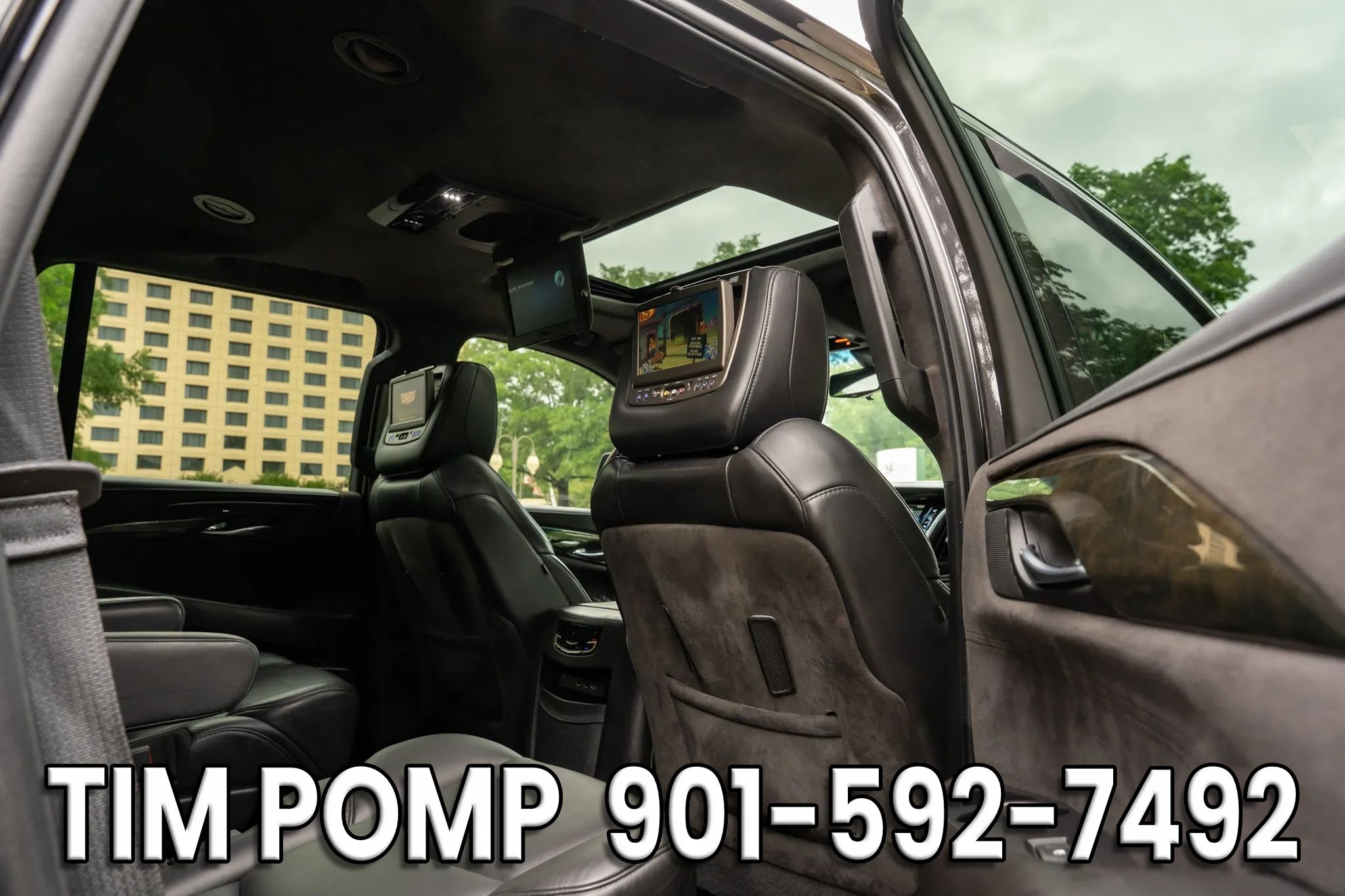 Used 2018 Cadillac Escalade Platinum AWD/4WD image 17