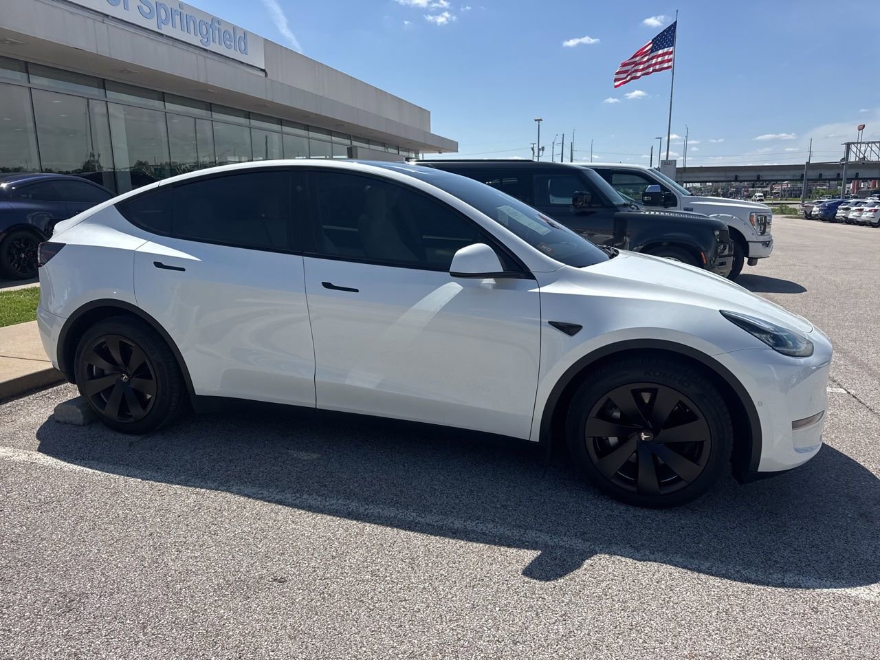 Used 2022 Tesla Model Y Long Range AWD/4WD image 2