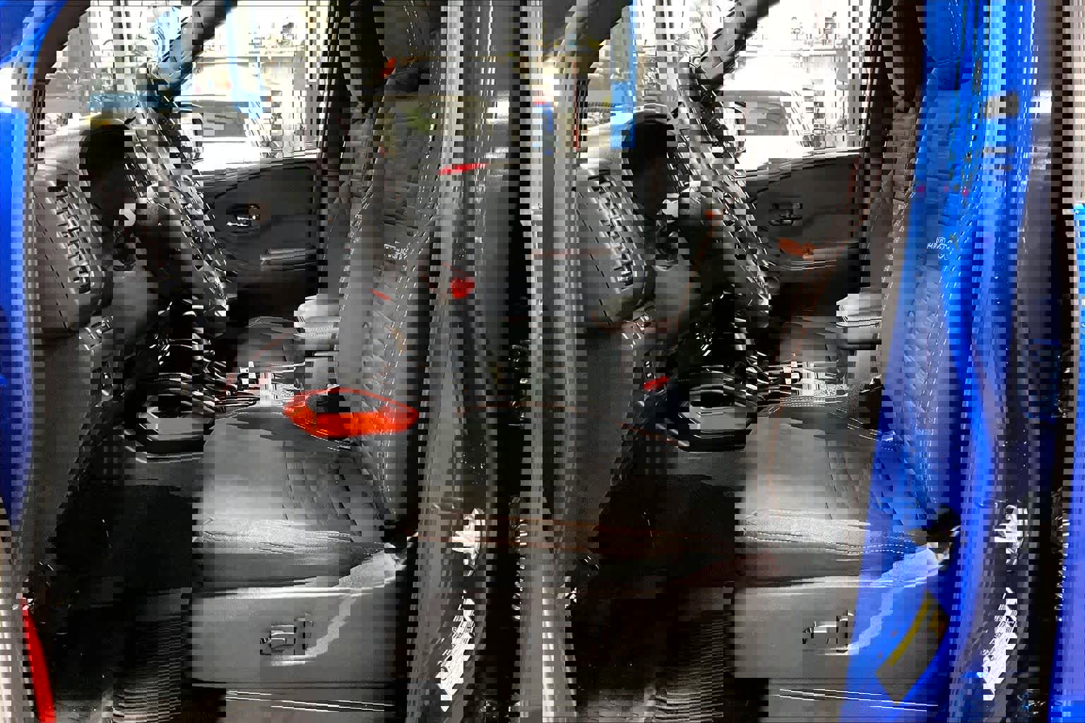 Used 2024 Nissan Frontier PRO-4X w/ Pro Convenience Package image 8