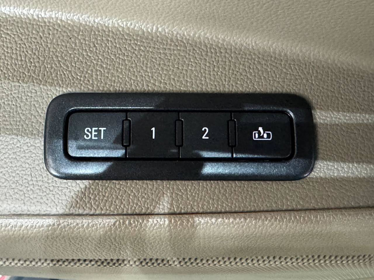 Used 2015 Chevrolet Tahoe LTZ AWD/4WD image 20