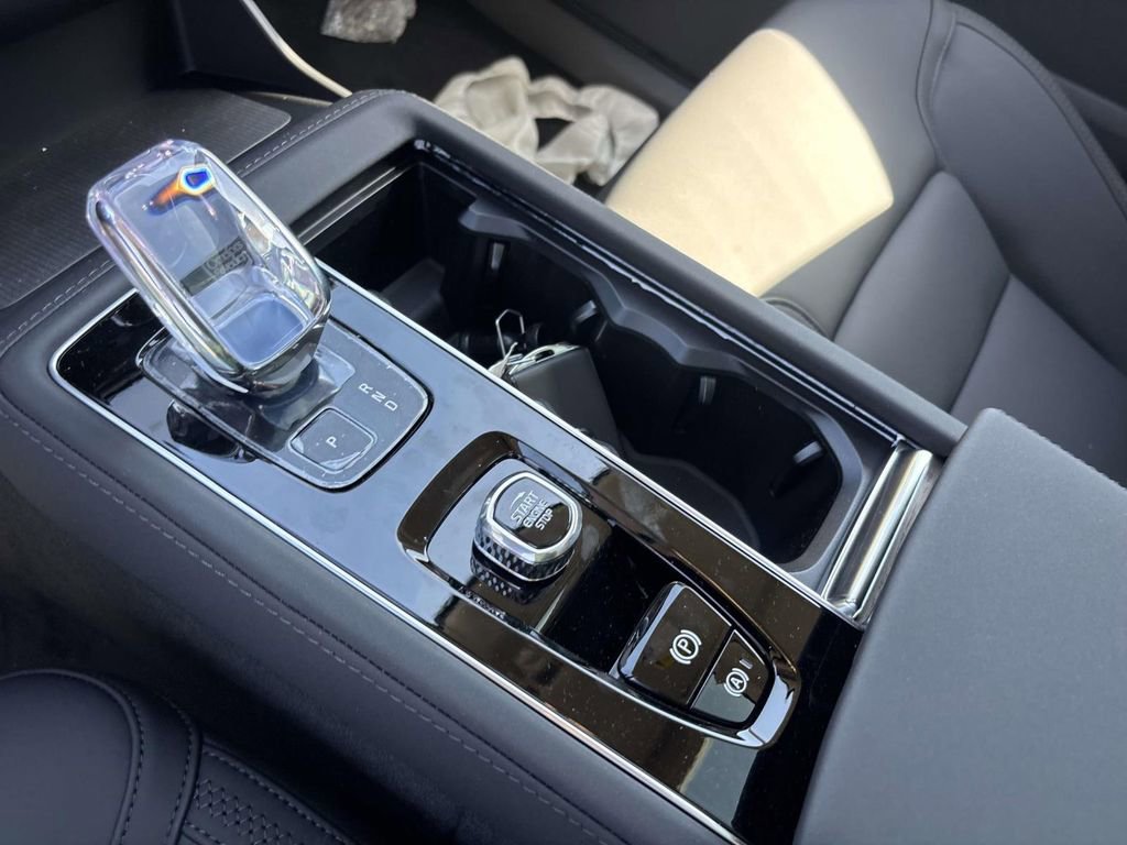 New 2026 Volvo XC90 B6 Plus w/ Protection Package Premier image 23