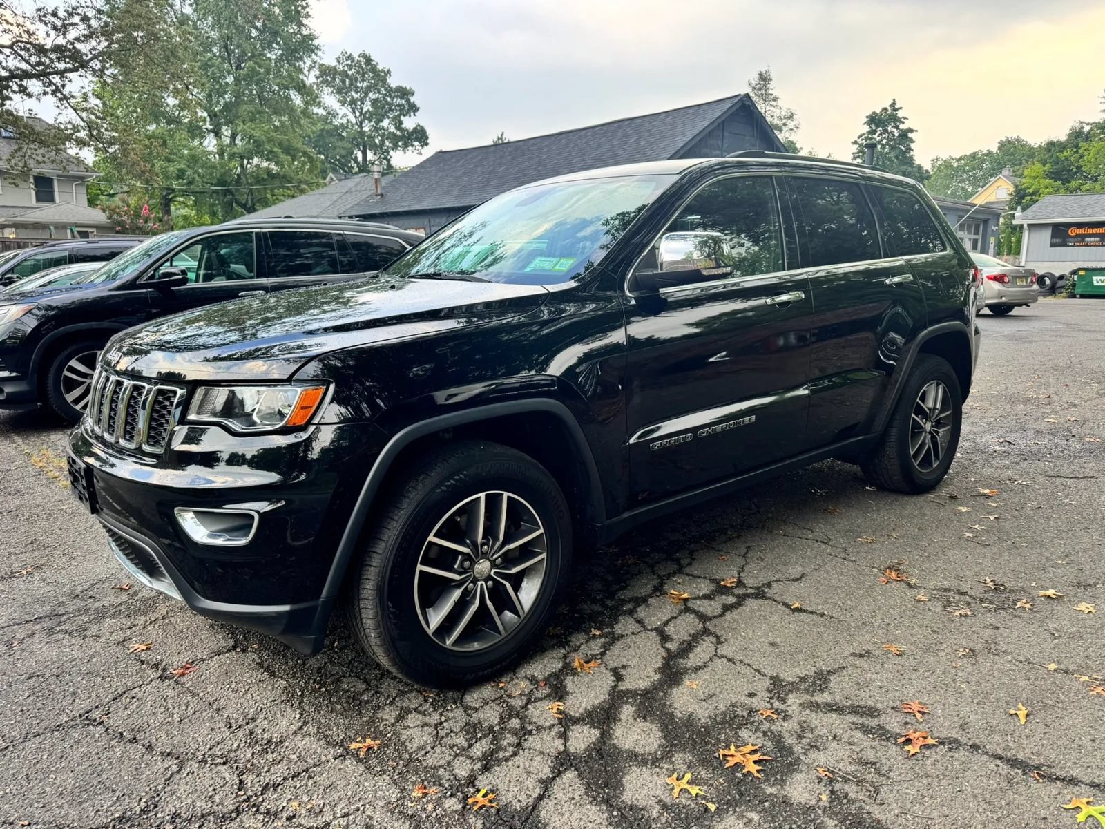 Used 2018 Jeep Grand Cherokee Limited AWD/4WD image 1