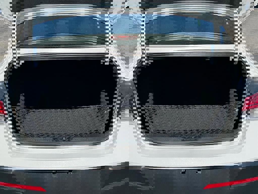 Used 2025 Hyundai Elantra Limited image 18