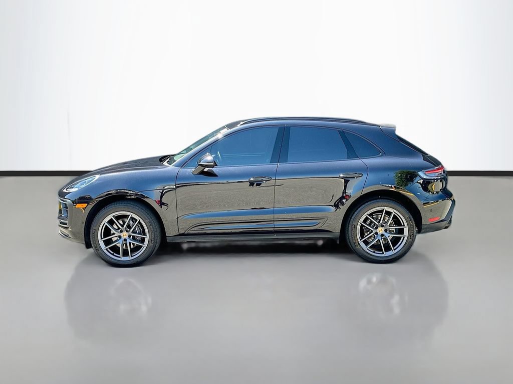 Certified 2023 Porsche Macan AWD/4WD image 2