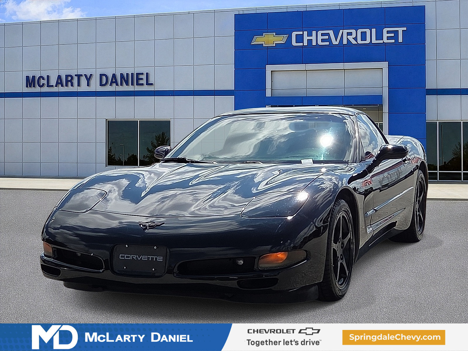 Used 2002 Chevrolet Corvette Coupe w/ Preferred Equipment Group2 RWD image 2