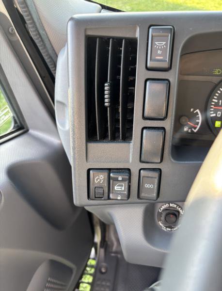 Used 2019 Isuzu NPR image 18