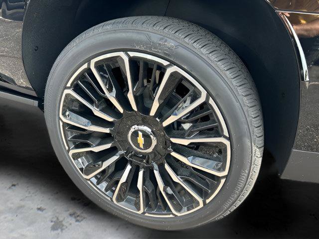 New 2026 Chevrolet Suburban High Country AWD/4WD image 9