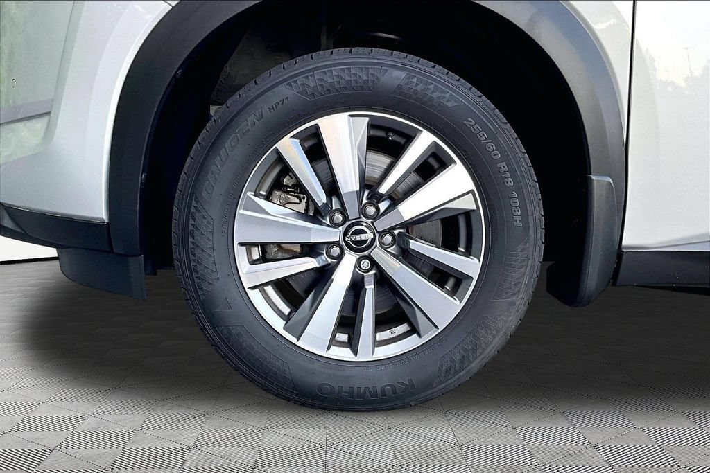 Used 2023 Nissan Pathfinder SL w/ Black Appearance Package AWD/4WD image 25