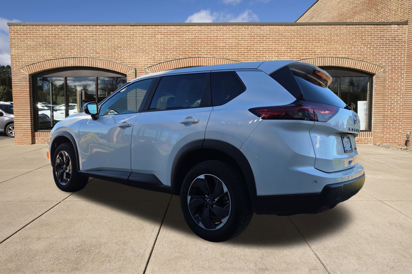 Used 2024 Nissan Rogue SV image 6