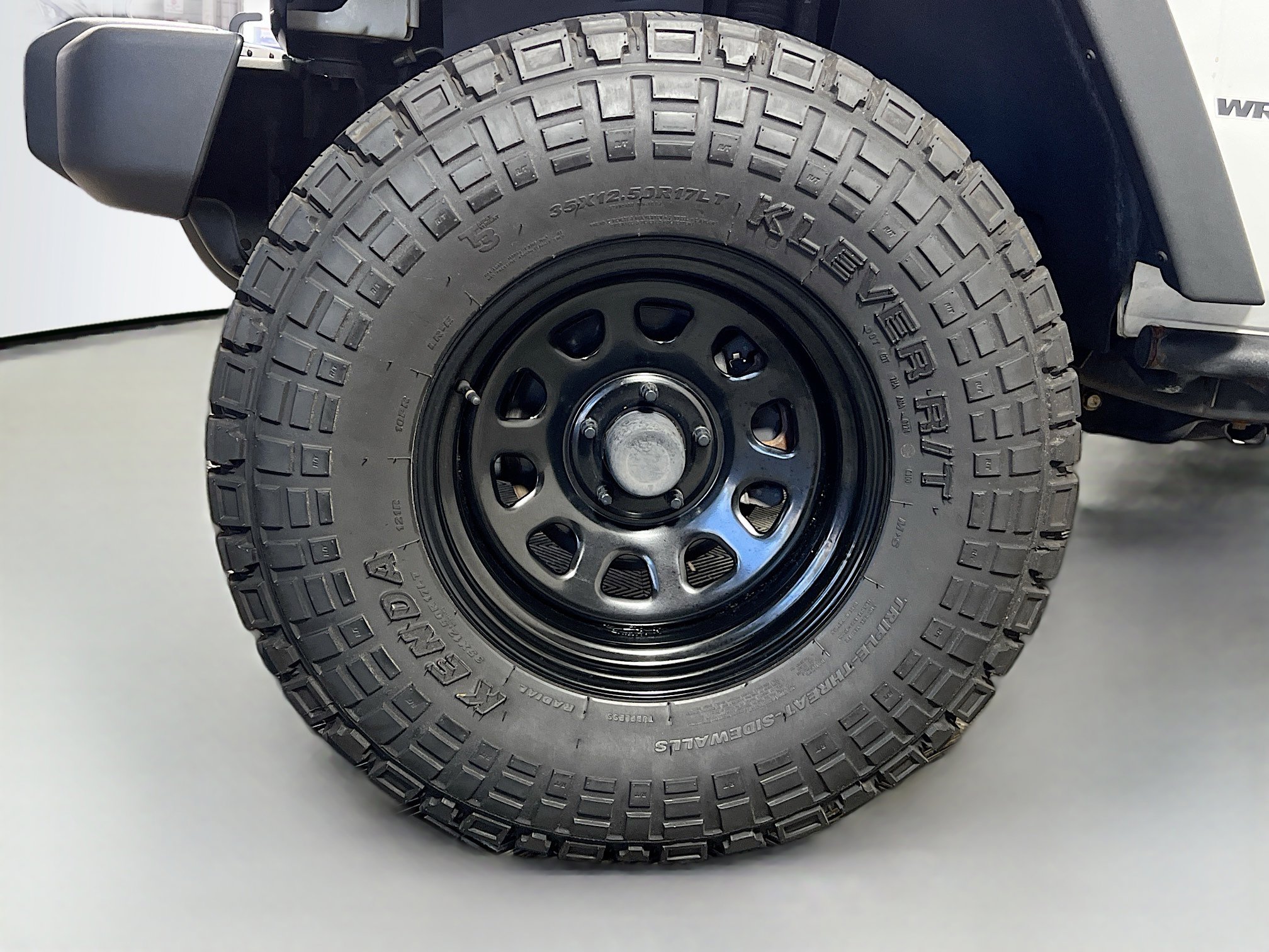 Used 2017 Jeep Wrangler Sport image 14