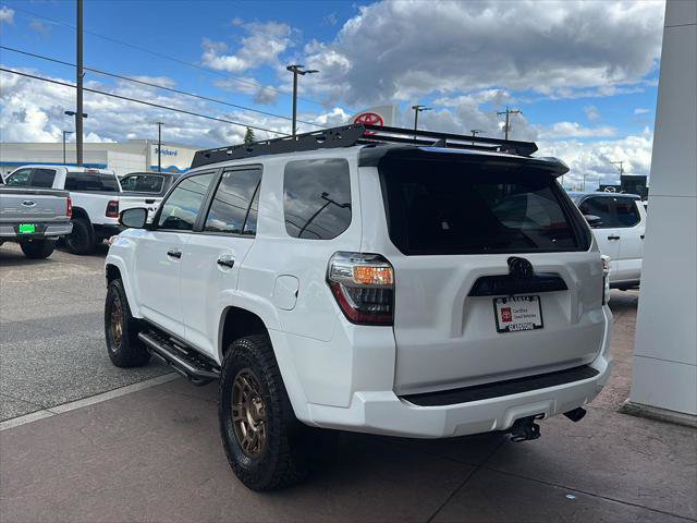 Certified 2020 Toyota 4Runner Venture w/ Moonroof Package AWD/4WD image 4