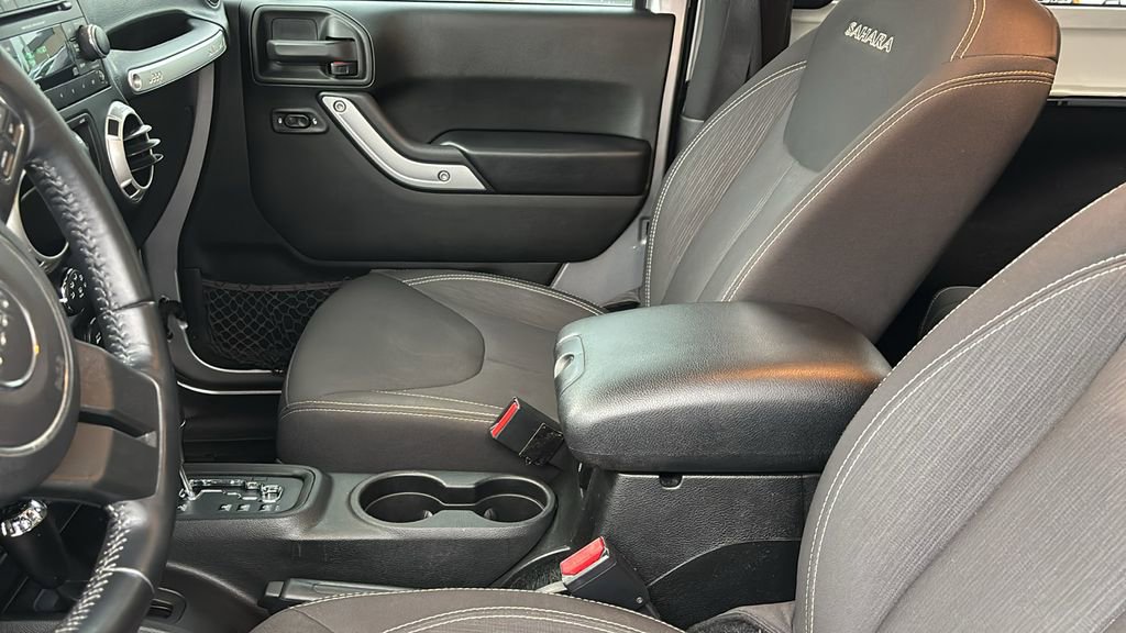 Used 2017 Jeep Wrangler Sahara image 13