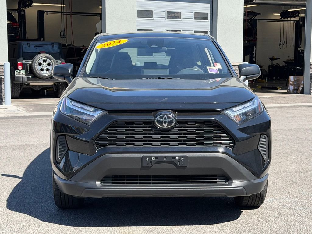 Used 2024 Toyota RAV4 LE AWD/4WD image 10
