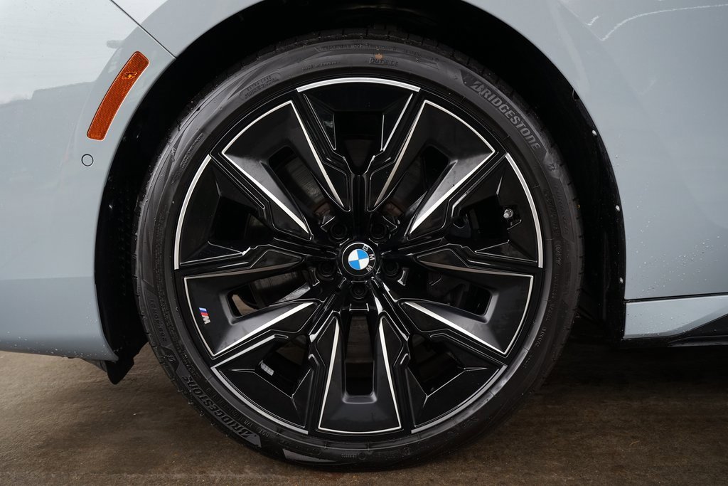 Used 2023 BMW 760i xDrive image 37