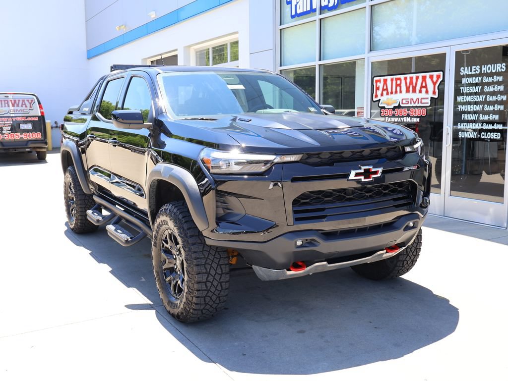 Certified 2025 Chevrolet Colorado ZR2 w/ Midnight Edition AWD/4WD image 2