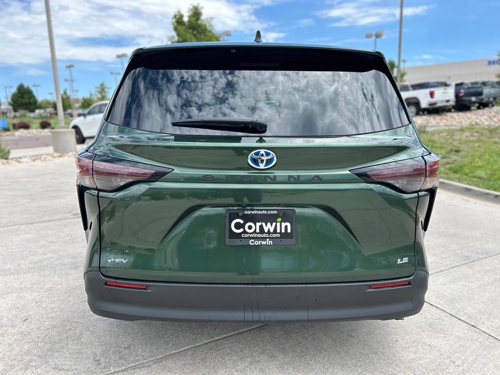 Used 2025 Toyota Sienna LE FWD image 7