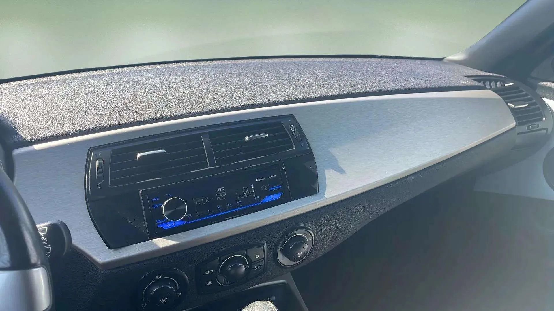 Used 2005 BMW Z4 2.5i image 28