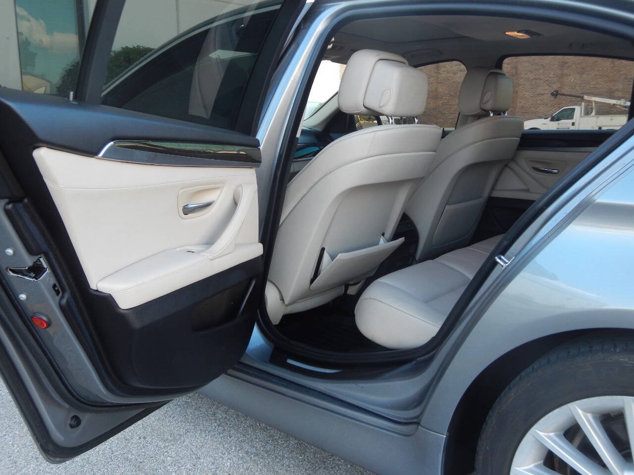 Used 2011 BMW 535i xDrive Sedan AWD/4WD image 29