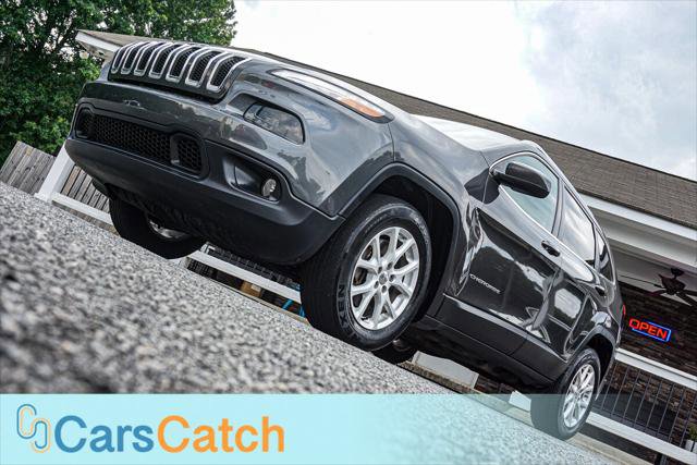 Used 2017 Jeep Cherokee Latitude w/ Cold Weather Group AWD/4WD image 4